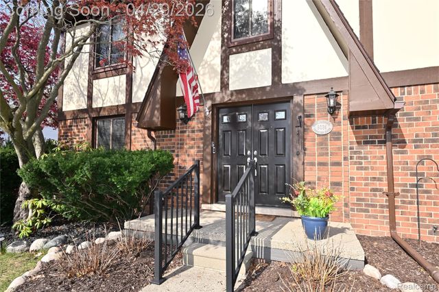 6024 Ledgeway Drive, West Bloomfield Charter Township, MI 48322