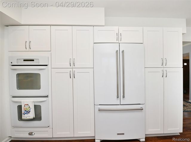 6024 Ledgeway Drive, West Bloomfield Charter Township, MI 48322