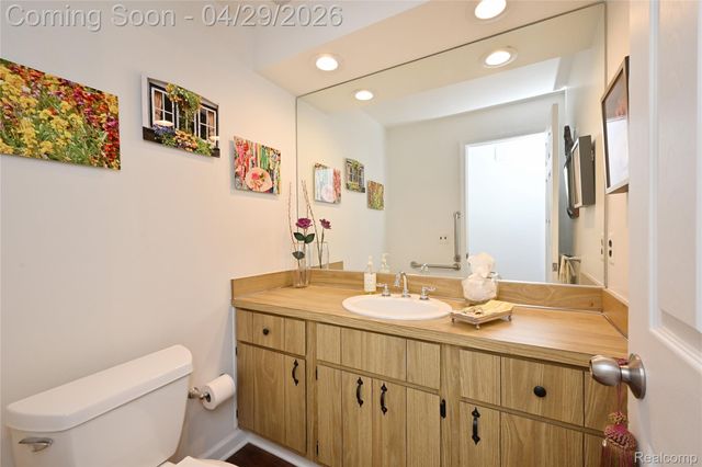 6024 Ledgeway Drive, West Bloomfield Charter Township, MI 48322