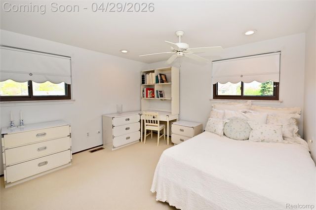 6024 Ledgeway Drive, West Bloomfield Charter Township, MI 48322