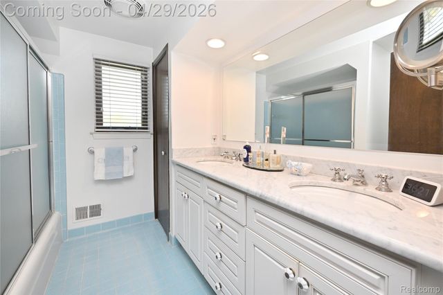 6024 Ledgeway Drive, West Bloomfield Charter Township, MI 48322