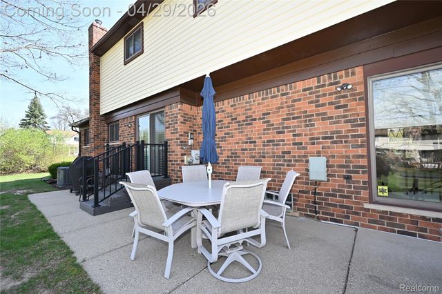 6024 Ledgeway Drive, West Bloomfield Charter Township, MI 48322