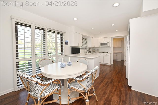 6024 Ledgeway Drive, West Bloomfield Charter Township, MI 48322