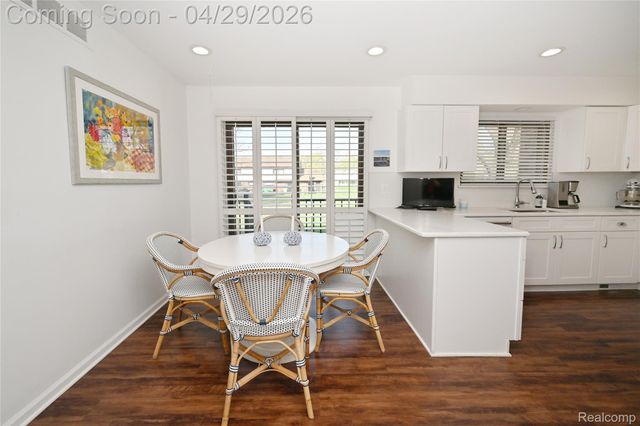 6024 Ledgeway Drive, West Bloomfield Charter Township, MI 48322