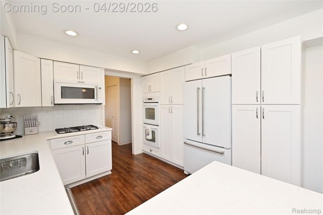 6024 Ledgeway Drive, West Bloomfield Charter Township, MI 48322