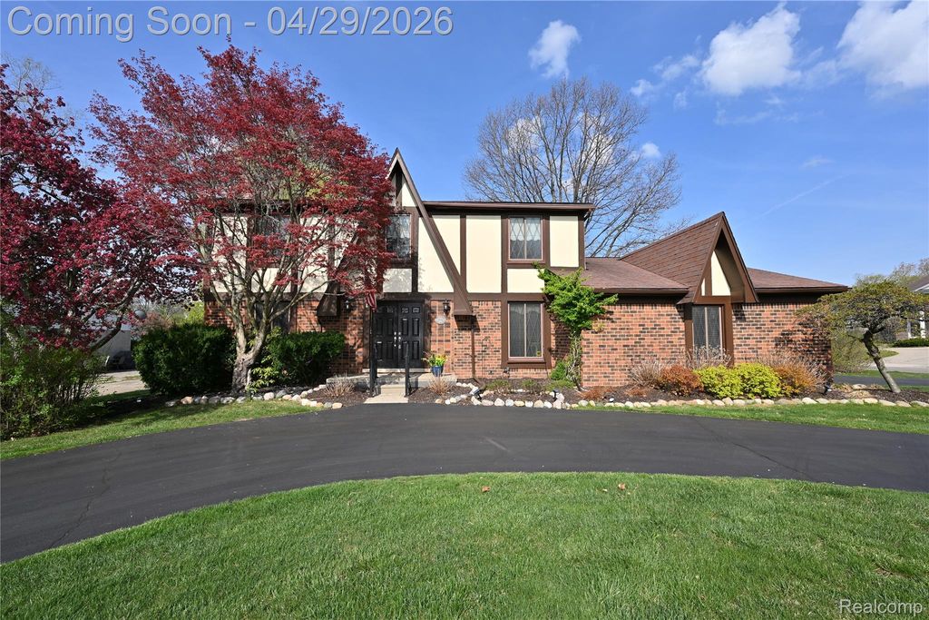 6024 Ledgeway Drive, West Bloomfield Charter Township, MI 48322