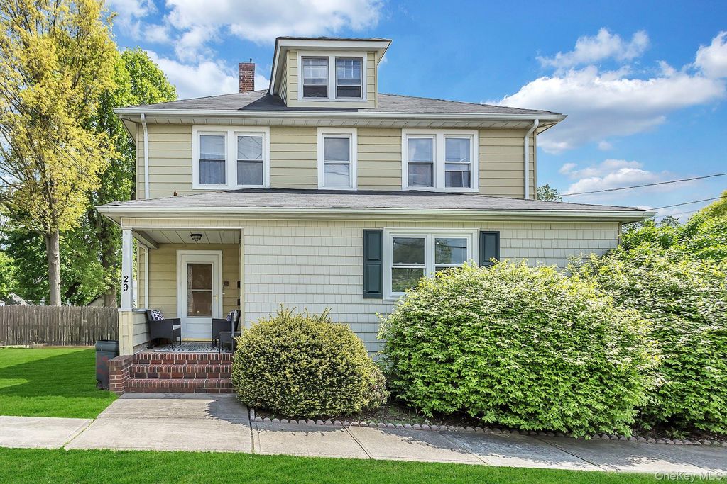 29 Ford Street, Glen Cove, NY 11542