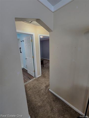 1437 E Madge Avenue, Hazel Park, MI 48030