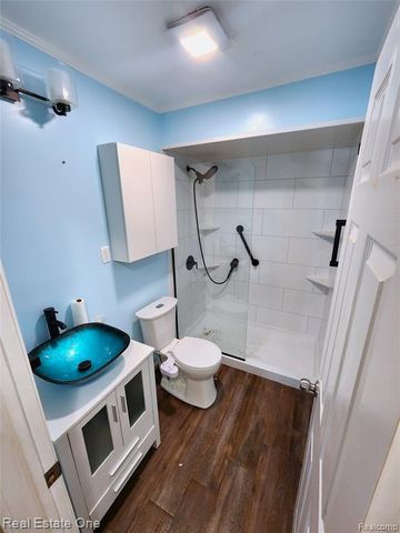 1437 E Madge Avenue, Hazel Park, MI 48030