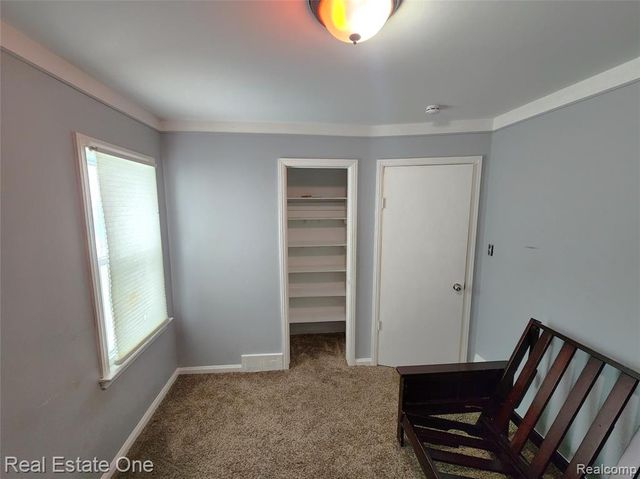 1437 E Madge Avenue, Hazel Park, MI 48030