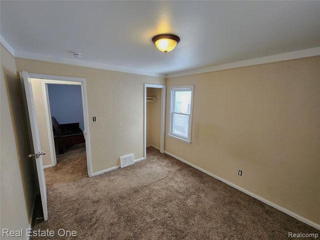 1437 E Madge Avenue, Hazel Park, MI 48030