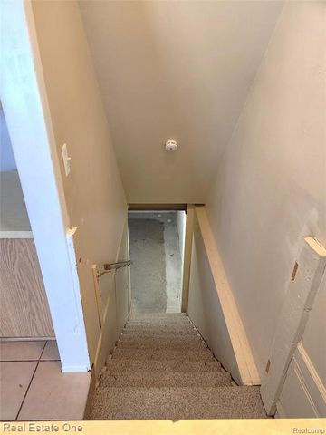 1437 E Madge Avenue, Hazel Park, MI 48030