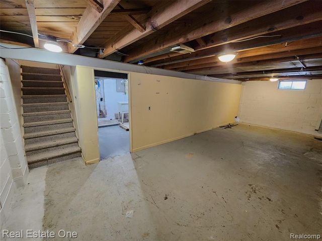 1437 E Madge Avenue, Hazel Park, MI 48030