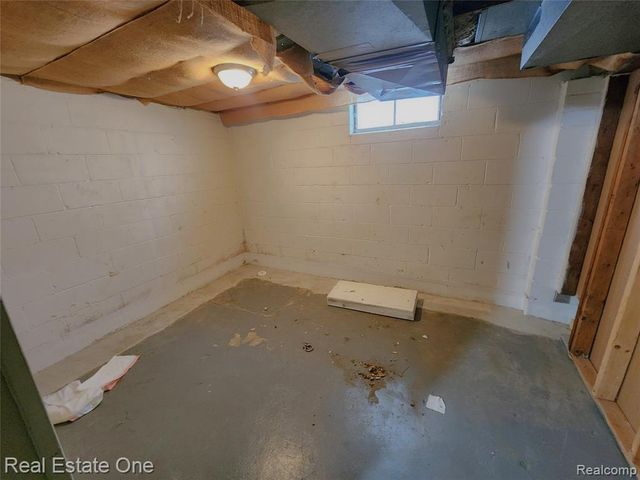 1437 E Madge Avenue, Hazel Park, MI 48030