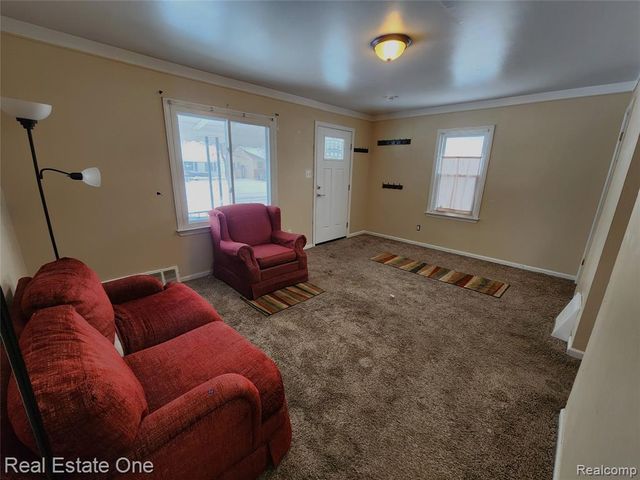 1437 E Madge Avenue, Hazel Park, MI 48030