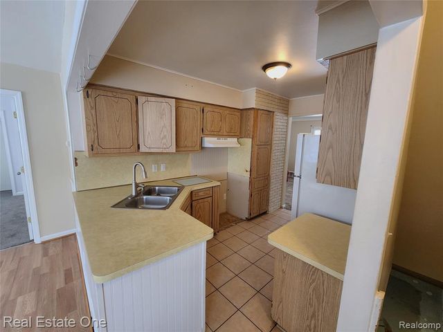 1437 E Madge Avenue, Hazel Park, MI 48030