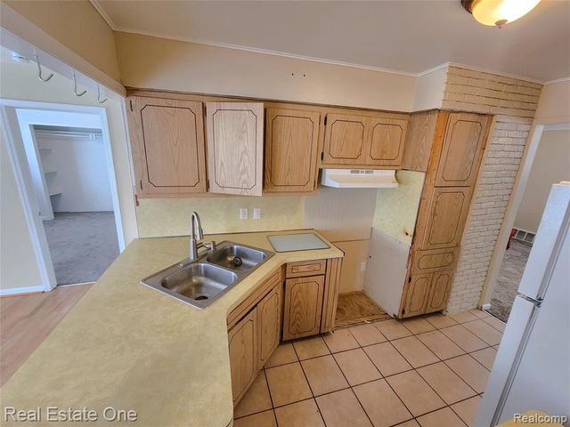 1437 E Madge Avenue, Hazel Park, MI 48030