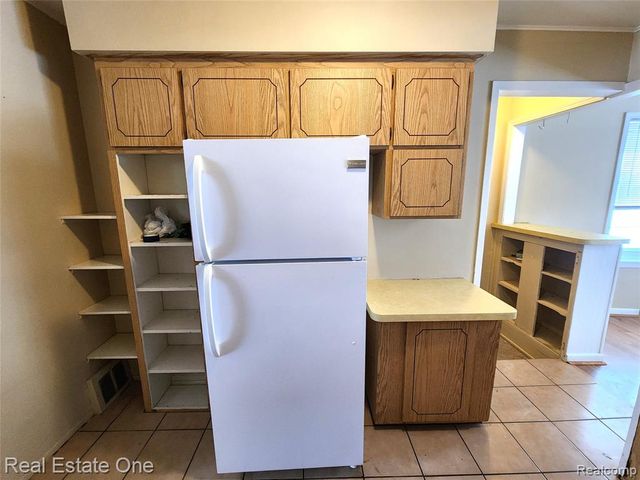 1437 E Madge Avenue, Hazel Park, MI 48030