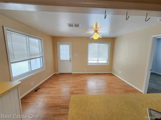 1437 E Madge Avenue, Hazel Park, MI 48030