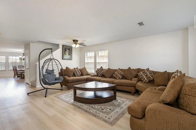 512 Darlene Trail, Euless, TX 76039