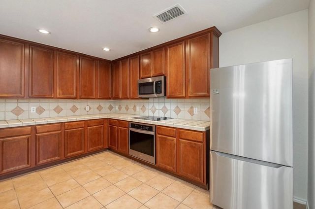 512 Darlene Trail, Euless, TX 76039