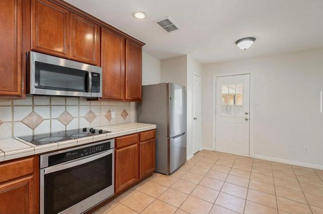 512 Darlene Trail, Euless, TX 76039