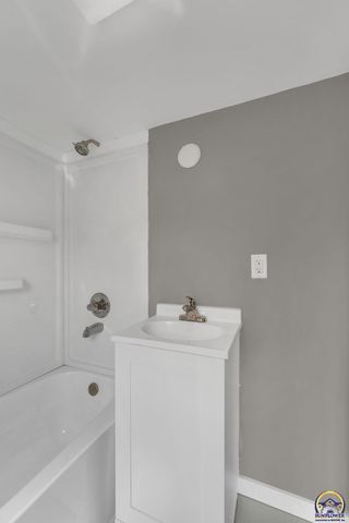 2007 NE Quincy ST, Topeka, KS 66608