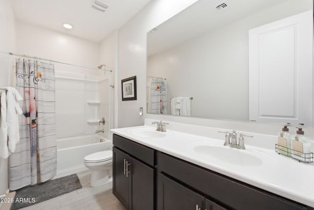 3226 E LUNA Drive, San Tan Valley, AZ 85143