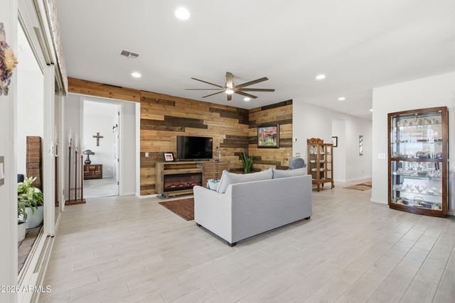 3226 E LUNA Drive, San Tan Valley, AZ 85143