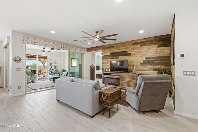 3226 E LUNA Drive, San Tan Valley, AZ 85143