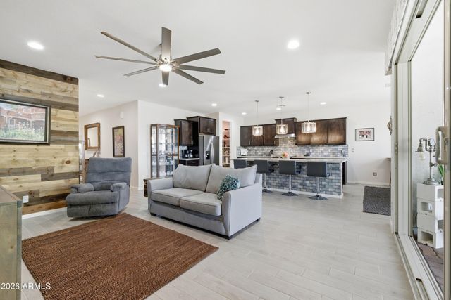 3226 E LUNA Drive, San Tan Valley, AZ 85143