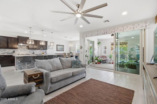 3226 E LUNA Drive, San Tan Valley, AZ 85143