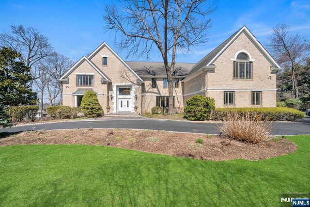 837 Apple Ridge Road, Franklin Lakes, NJ 07417