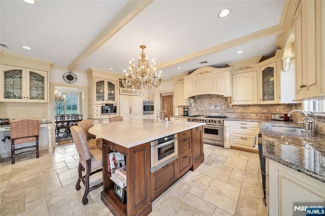 837 Apple Ridge Road, Franklin Lakes, NJ 07417