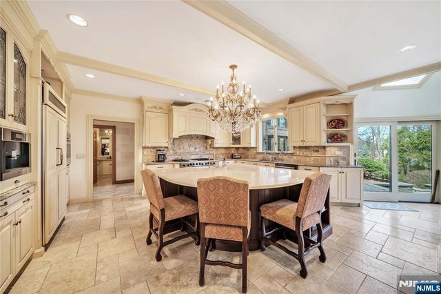 837 Apple Ridge Road, Franklin Lakes, NJ 07417