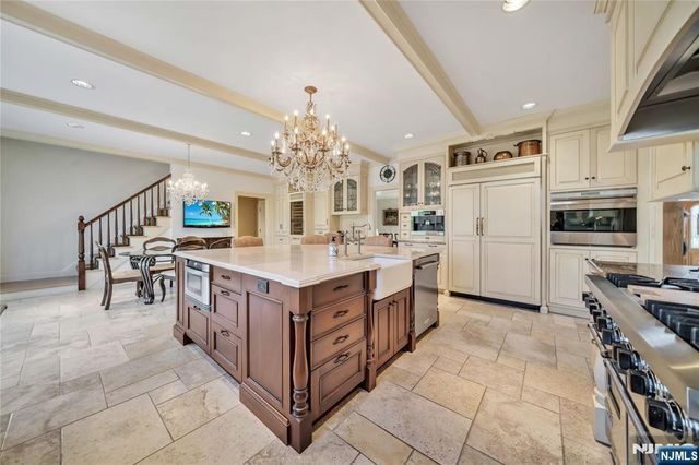 837 Apple Ridge Road, Franklin Lakes, NJ 07417