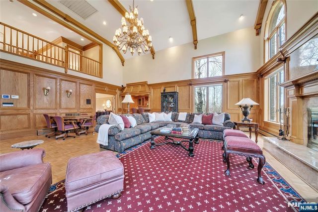 837 Apple Ridge Road, Franklin Lakes, NJ 07417