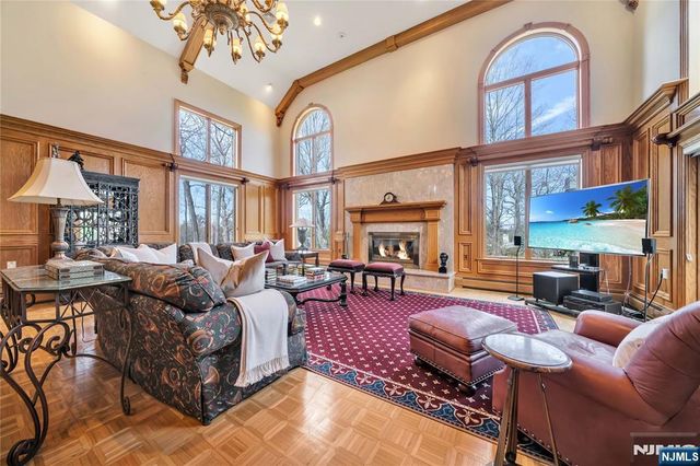 837 Apple Ridge Road, Franklin Lakes, NJ 07417