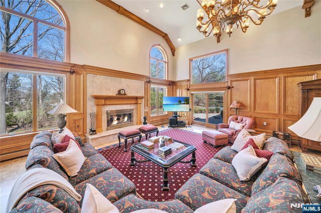 837 Apple Ridge Road, Franklin Lakes, NJ 07417