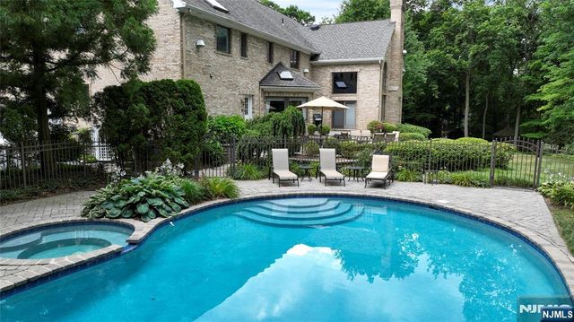 837 Apple Ridge Road, Franklin Lakes, NJ 07417