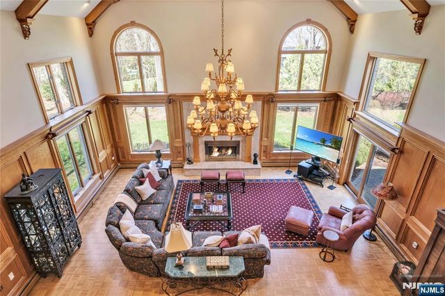 837 Apple Ridge Road, Franklin Lakes, NJ 07417