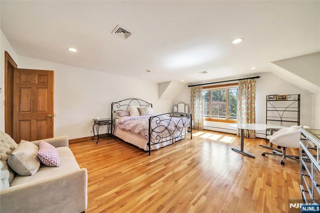 837 Apple Ridge Road, Franklin Lakes, NJ 07417