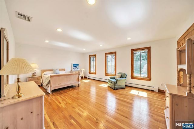 837 Apple Ridge Road, Franklin Lakes, NJ 07417