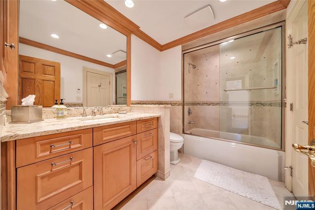 837 Apple Ridge Road, Franklin Lakes, NJ 07417