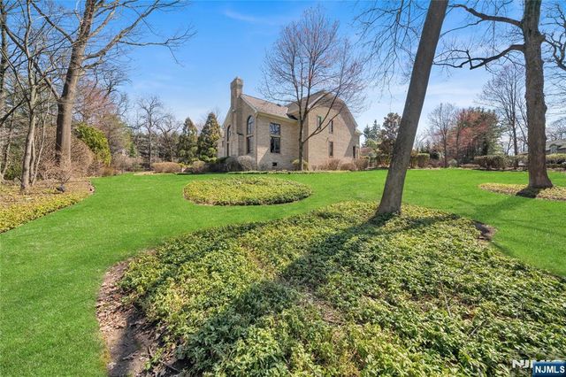 837 Apple Ridge Road, Franklin Lakes, NJ 07417