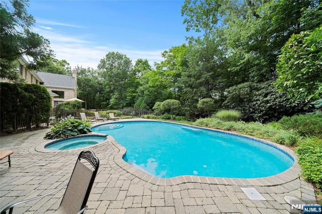 837 Apple Ridge Road, Franklin Lakes, NJ 07417