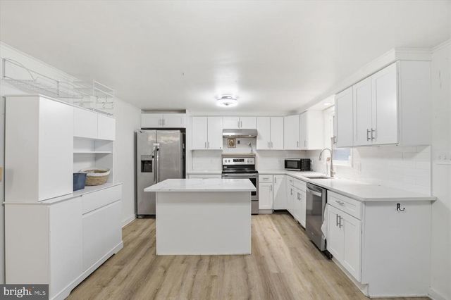 15 CATALINA DR, Mount Wolf, PA 17347