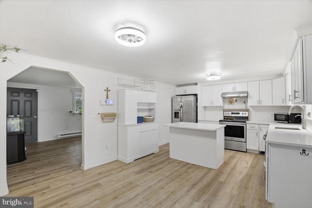 15 CATALINA DR, Mount Wolf, PA 17347