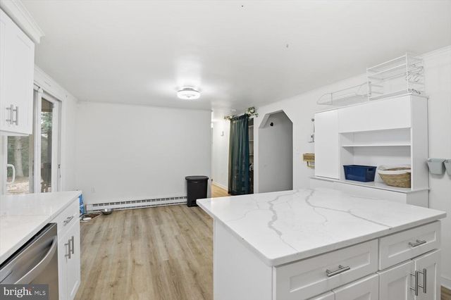 15 CATALINA DR, Mount Wolf, PA 17347