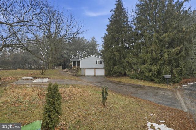 15 CATALINA DR, Mount Wolf, PA 17347